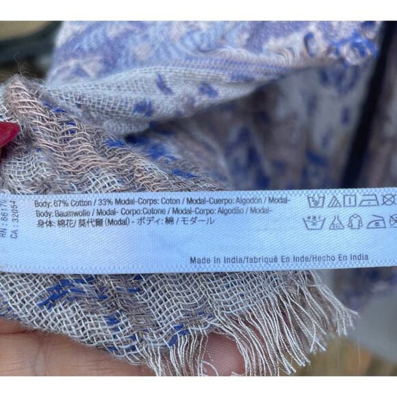 Urban Outfitters Lavender/Cream Print Scarf - Picture 7 of 12